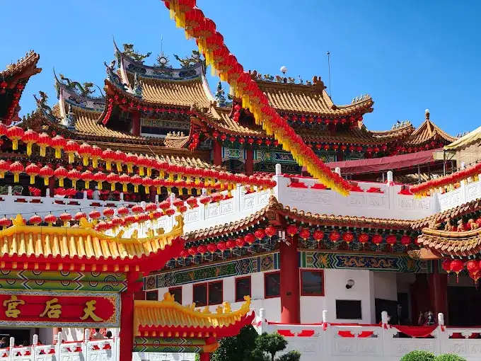 Thean Hou Temple Kuala Lumpur Malaysia: A Complete Visitor Guide 2 Thean Hou Temple in Kuala Lumpur Malaysia is a six-tier Chinese temple on Robson Heights that is dedicated to Mazu, the sea goddess. It is one of the largest Chinese temples in Southeast Asia and is known for free entry, red lanterns, skyline views, and its mix of Buddhist, Taoist, and Confucian worship.